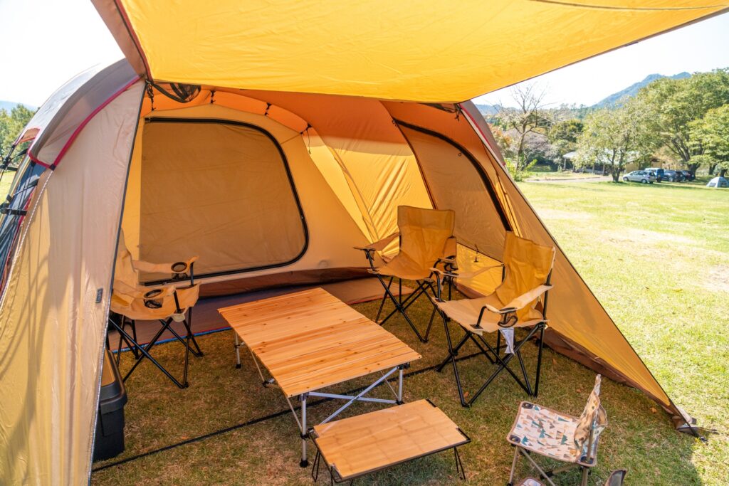 キャンプのテント